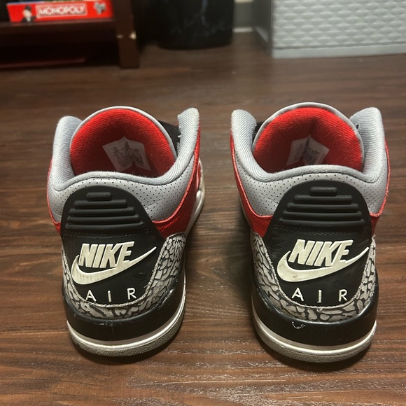 Red Jordan 3 - Picture 4 of 8